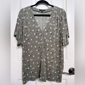 Banana Republic Matte Jersey Short Sleeve V Neck Floral Print Top